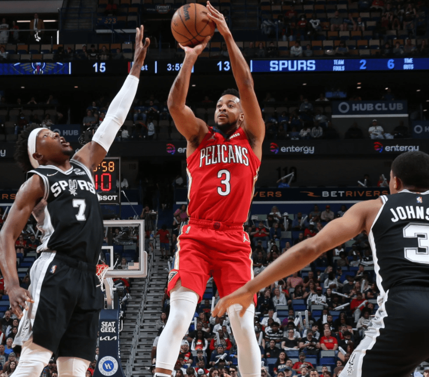 山东队逆转马刺，麦科勒姆刷新纪录