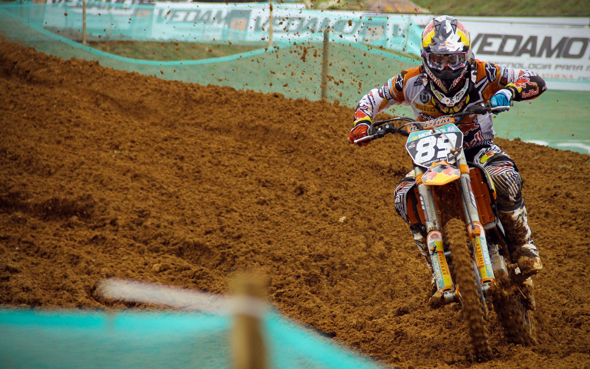 马刺血拼湖人，克莱连续得分拉开差距，当旧日荣光与今日锋芒碰撞