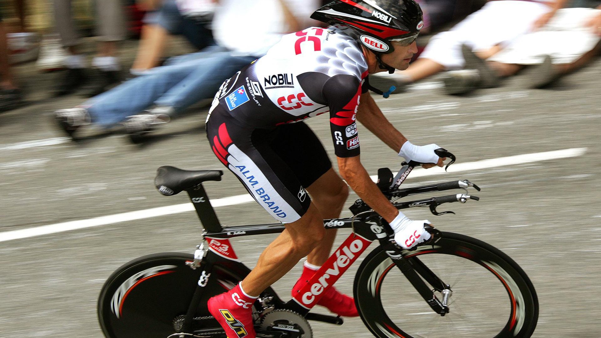 劳塔罗刺破梦魇，当荷兰铁蹄碾过巴萨的足球圣殿